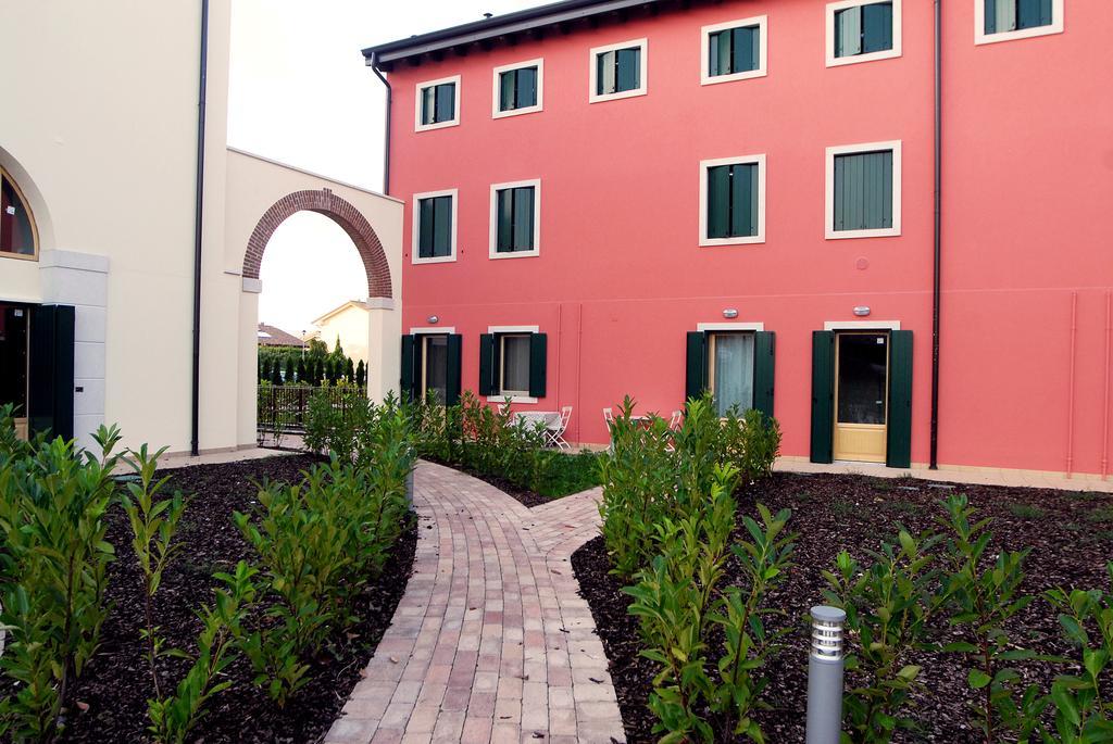 B&B Corte Dei Cedri Bussolengo Exterior foto